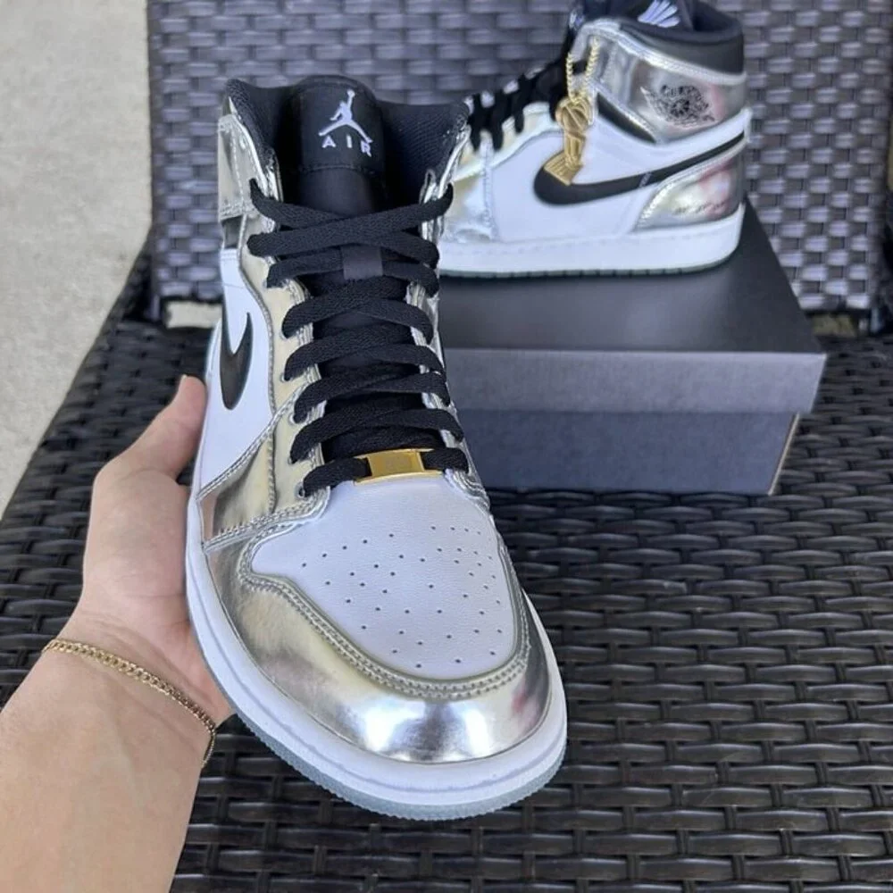 AIR JORDAN 1 RETRO HIGH PASS THE TORCH Size 10.5 - Picture 3 of 7